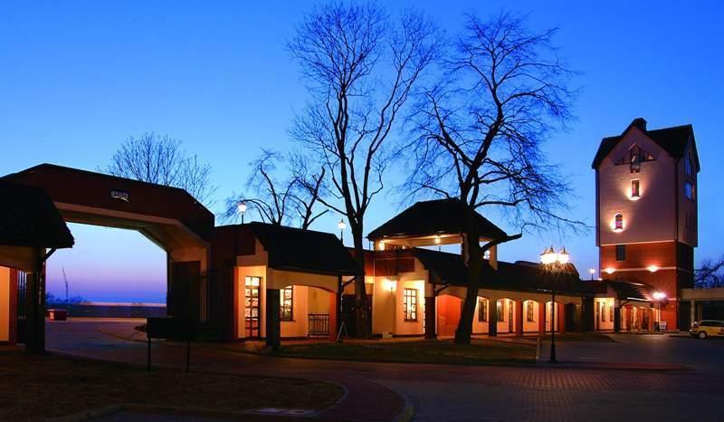 Fort Hotel Варшава Экстерьер фото