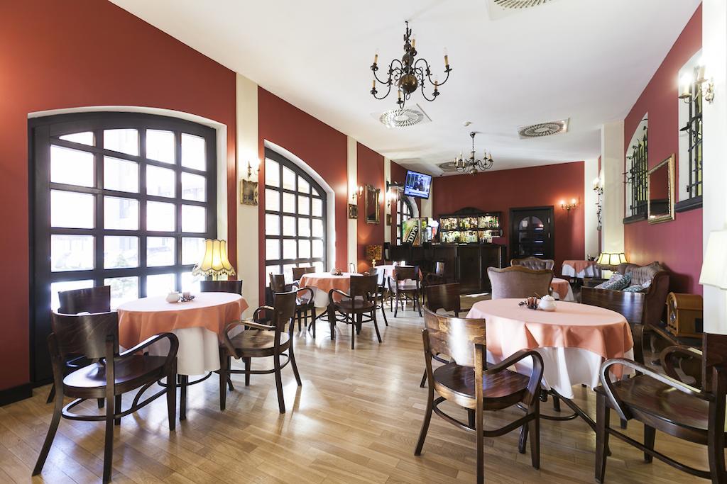 Fort Hotel Варшава Экстерьер фото